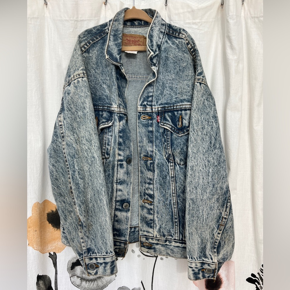 Vintage LEVI jean jacket size MEDIUM 1980s acid wash